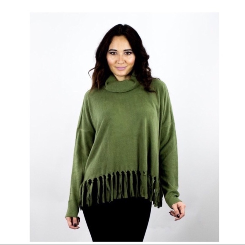 Cowl neck longsleeve Fringe sweater
